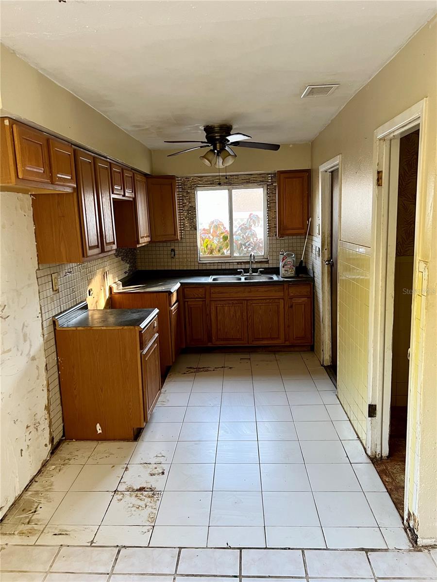 Image 6 of 15 For 11641 129th Avenue