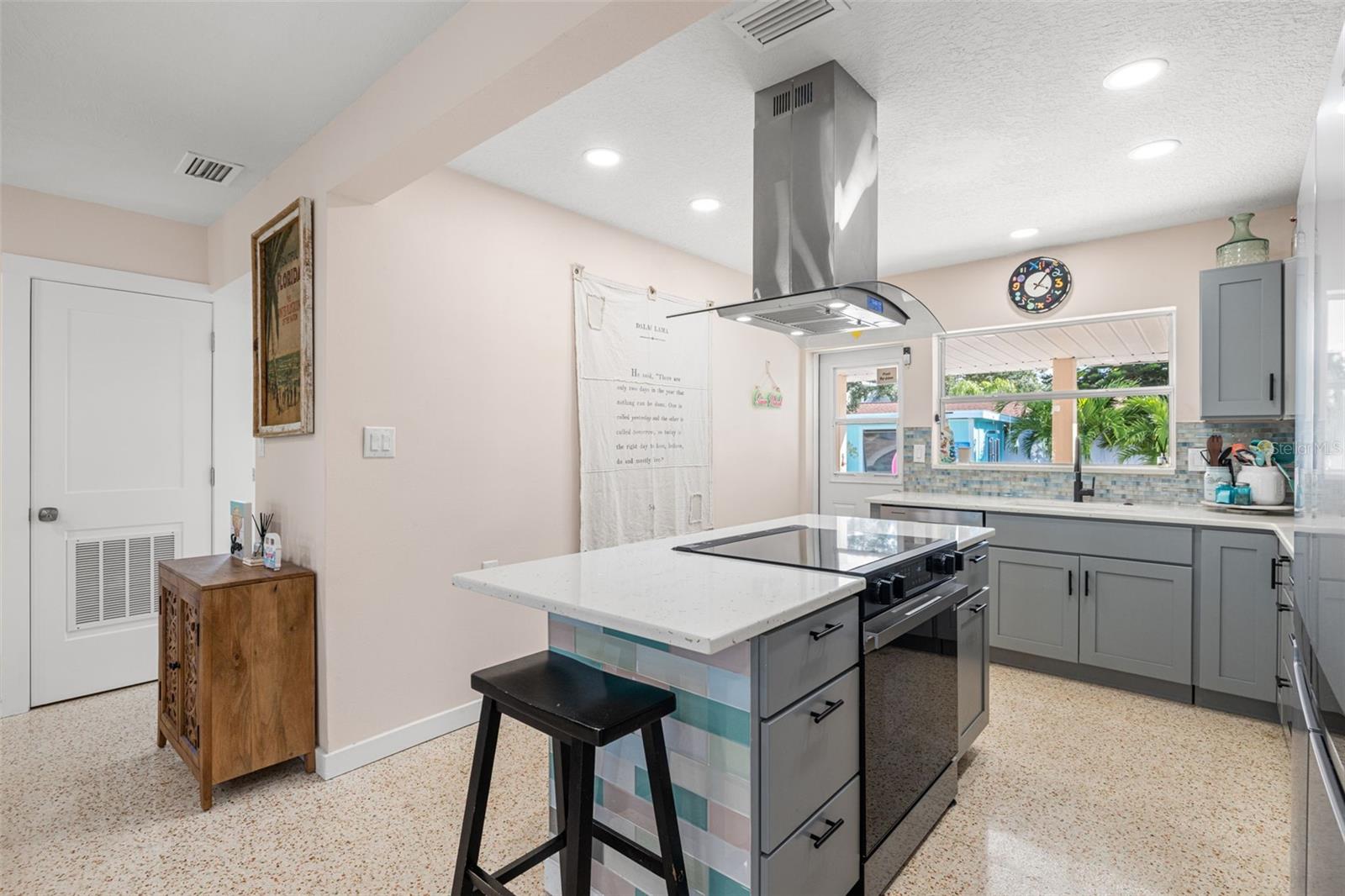 Image 19 of 47 For 1211 Bay Pine Boulevard