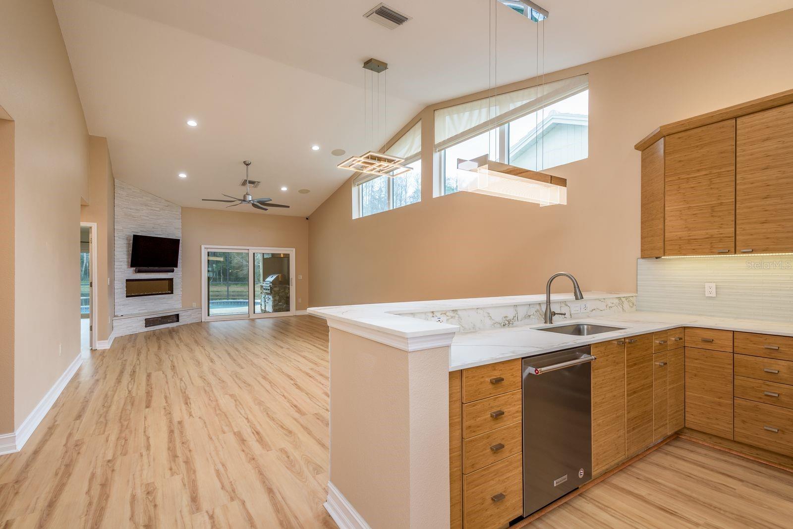 Image 6 of 50 For 5590 Greyston Street