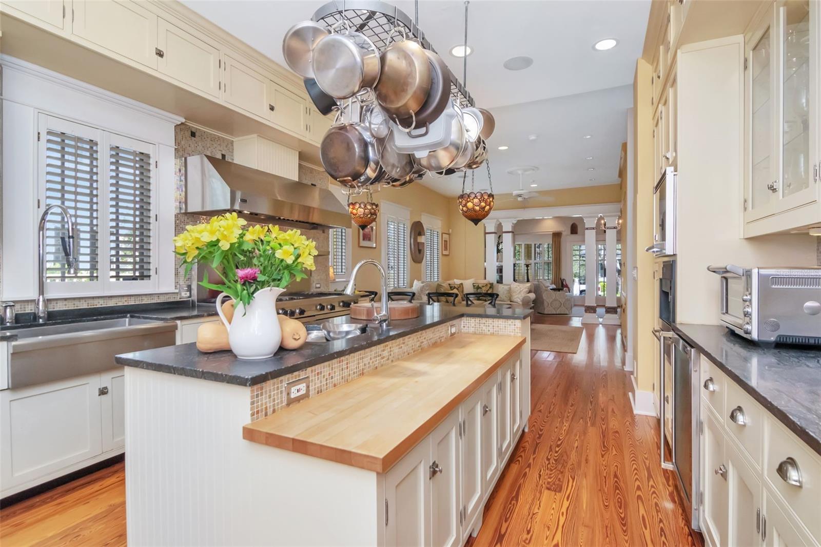 Image 10 of 29 For 713 Delaware Avenue