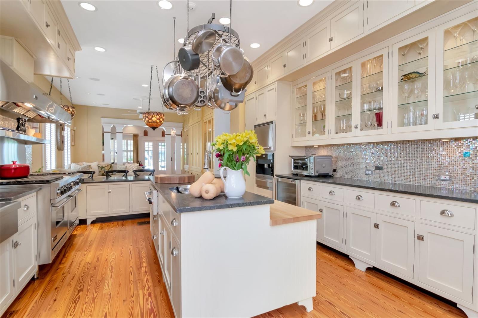 Image 11 of 29 For 713 Delaware Avenue