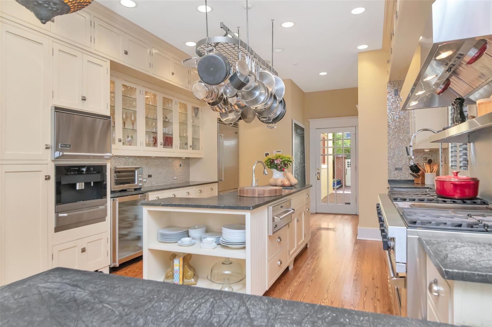 Image 9 of 29 For 713 Delaware Avenue