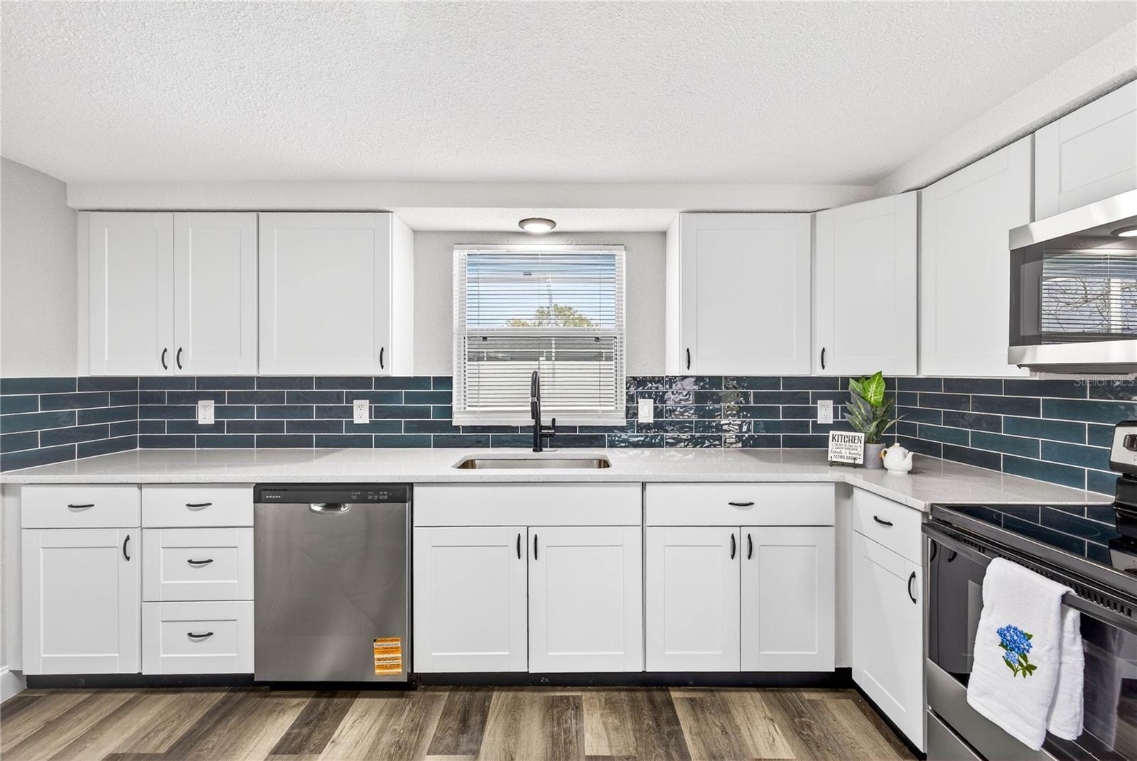 Image 12 of 25 For 11214 Kapok Avenue