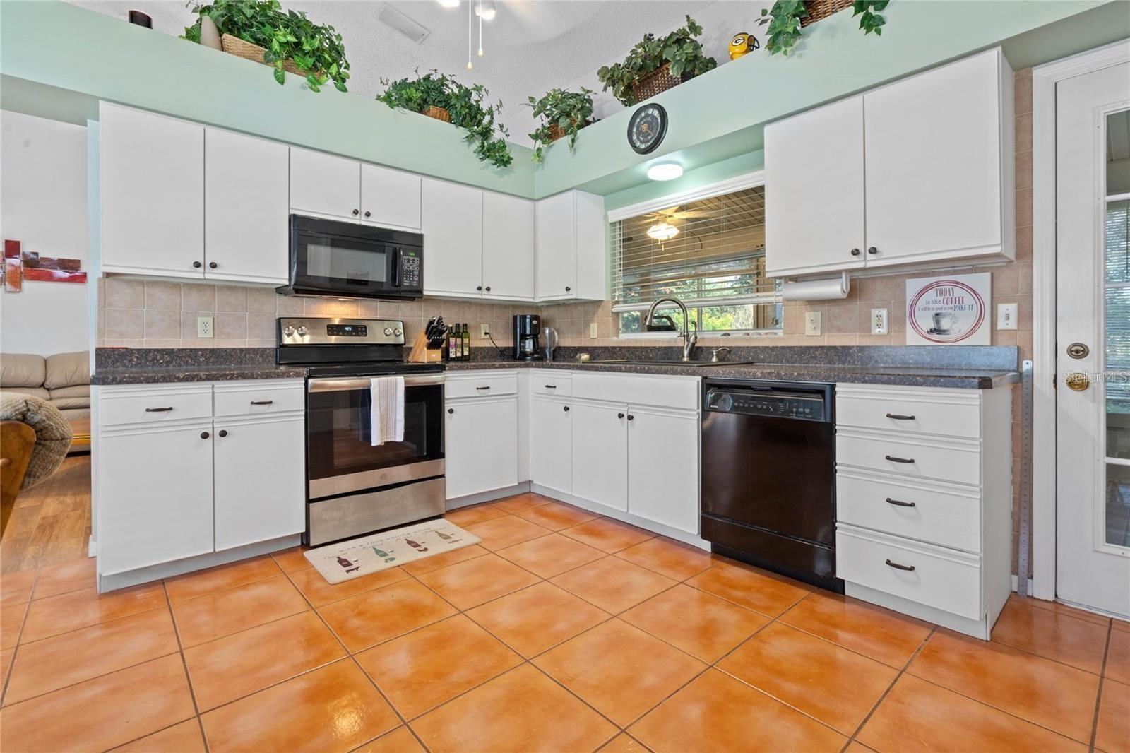 Image 14 of 24 For 25300 Hibiscus Street