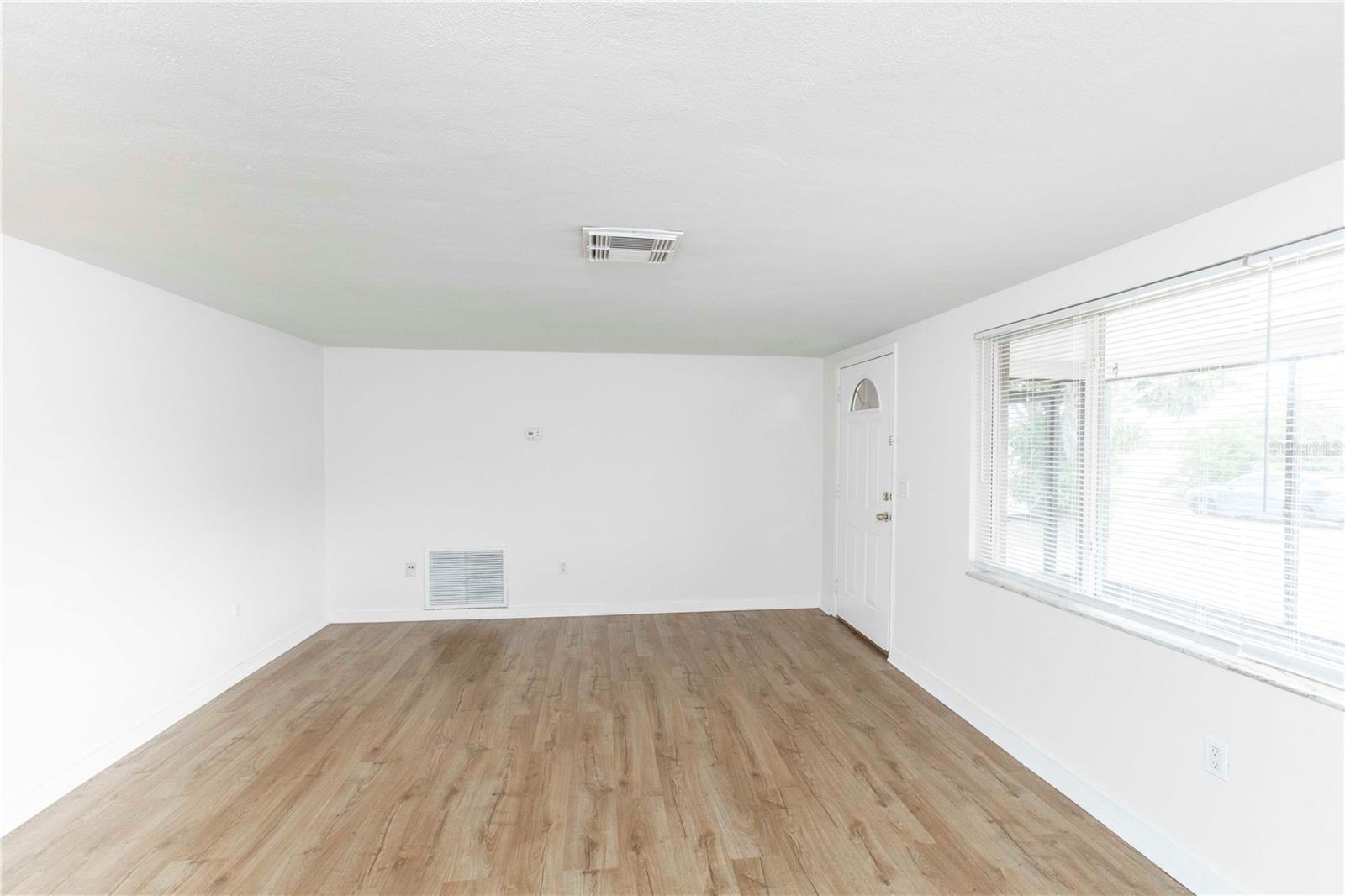 Image 7 of 26 For 6149 2nd Avenue