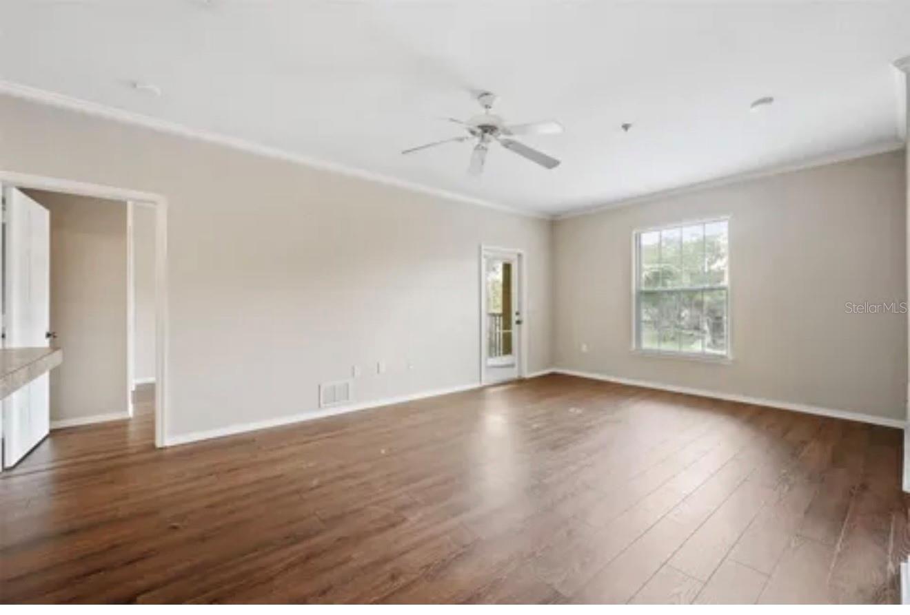 Image 11 of 23 For 10209 Courtney Palms Boulevard 204