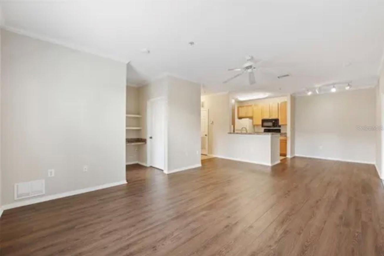 Image 12 of 23 For 10209 Courtney Palms Boulevard 204