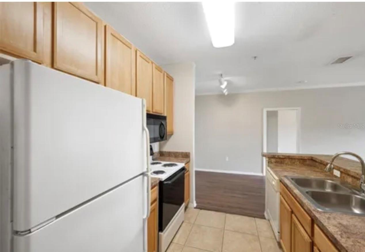 Image 15 of 23 For 10209 Courtney Palms Boulevard 204