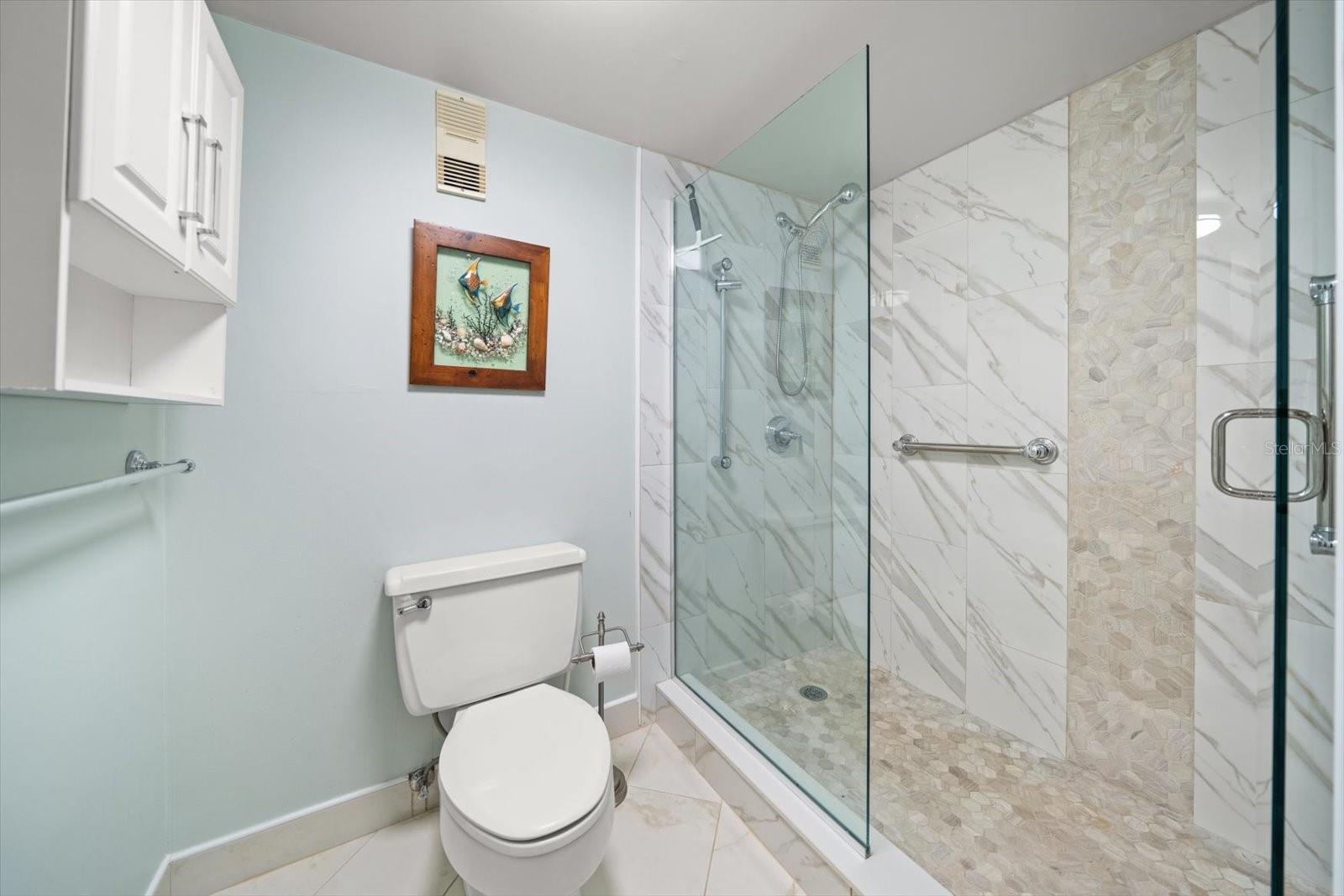 Image 19 of 55 For 634 Edgewater Drive 444