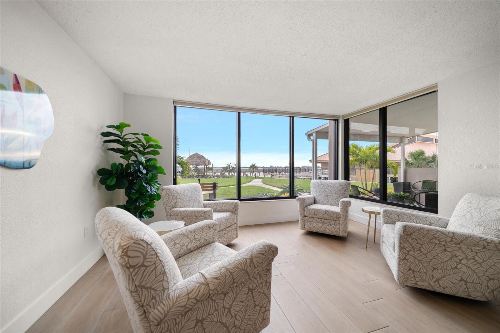 Image 34 of 55 For 634 Edgewater Drive 444