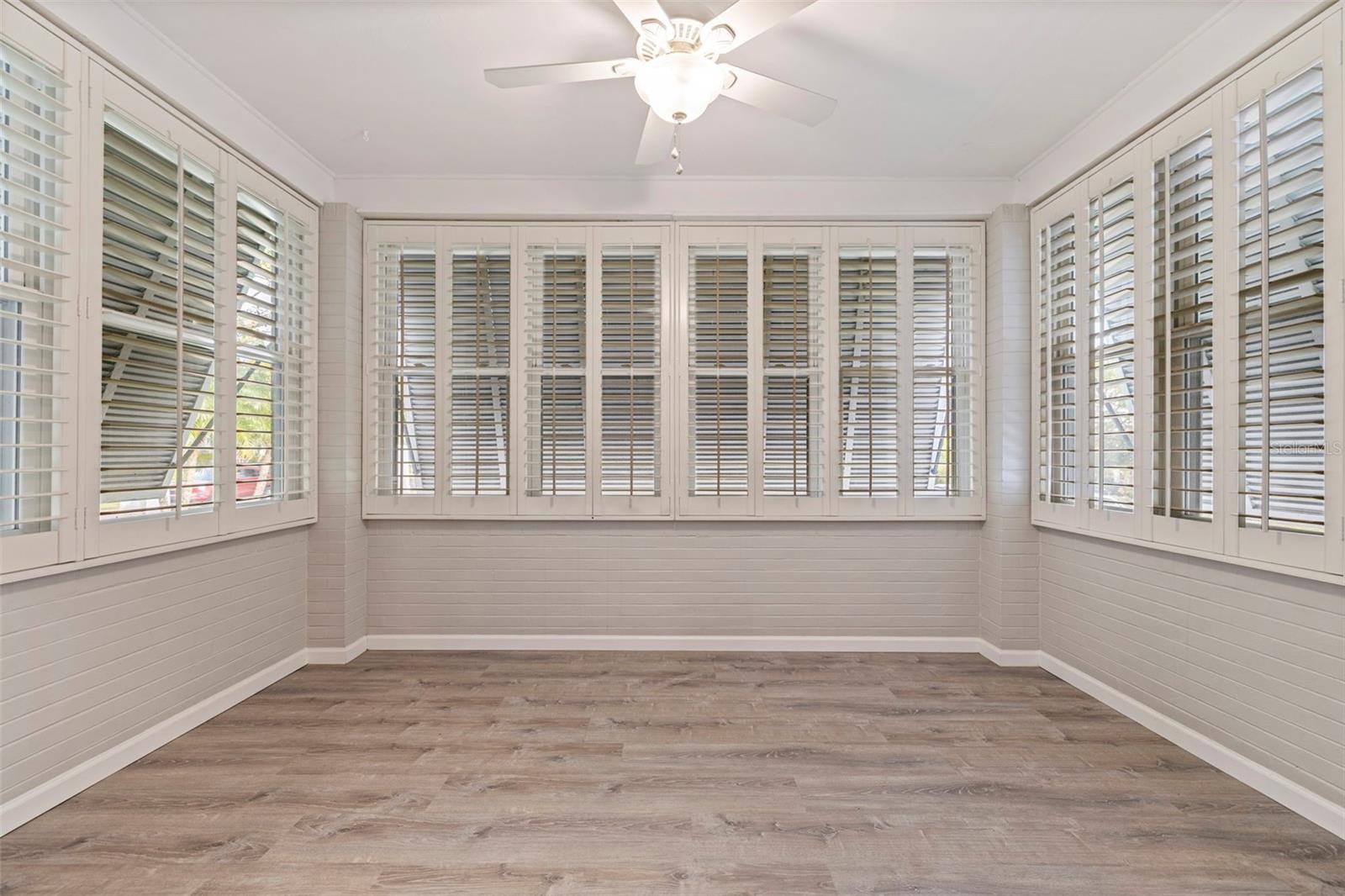 Image 17 of 54 For 106 25th Avenue Ne