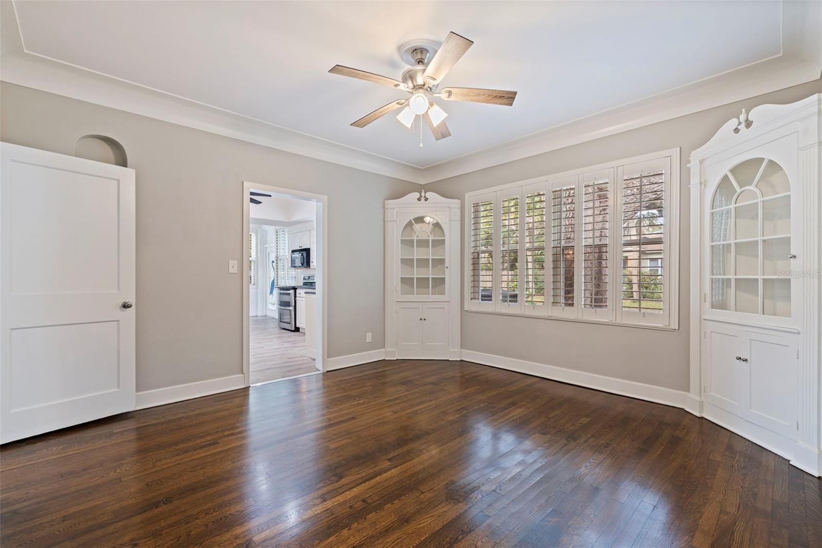 Image 18 of 54 For 106 25th Avenue Ne