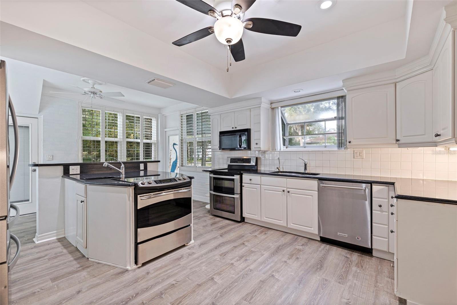 Image 20 of 54 For 106 25th Avenue Ne