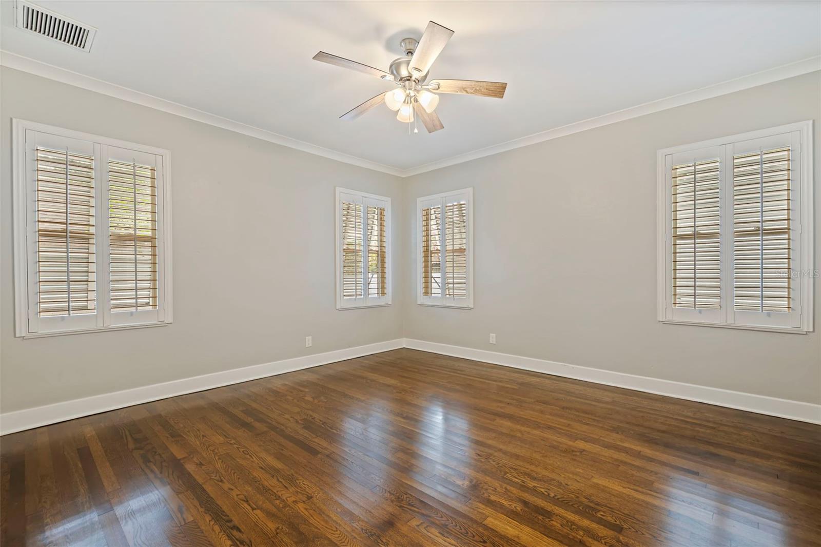 Image 27 of 54 For 106 25th Avenue Ne