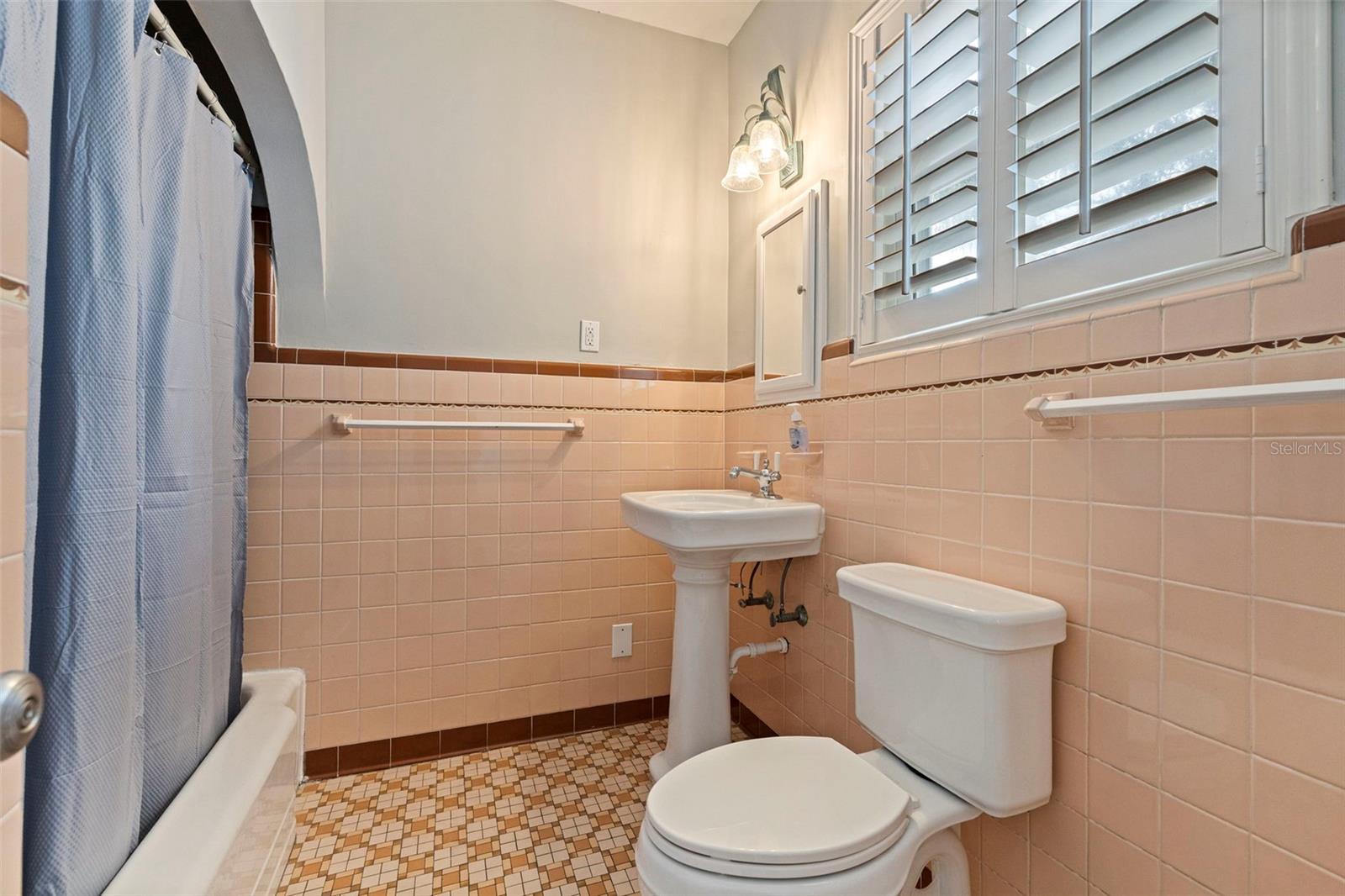 Image 29 of 54 For 106 25th Avenue Ne