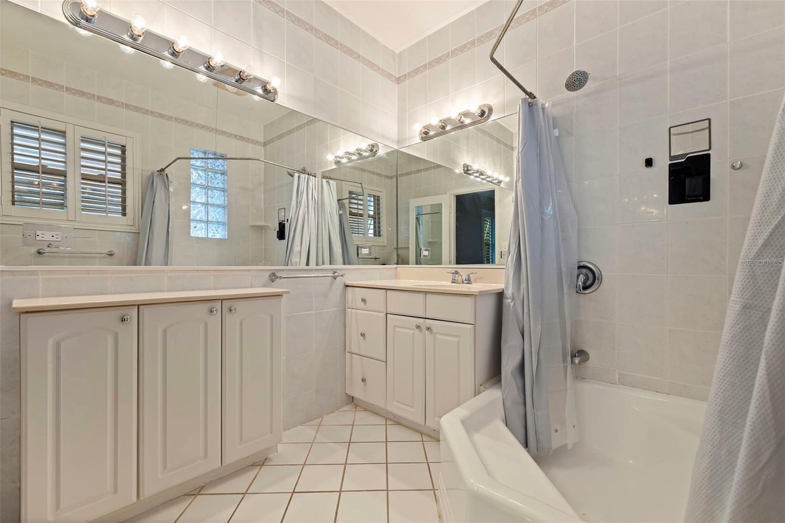 Image 30 of 54 For 106 25th Avenue Ne