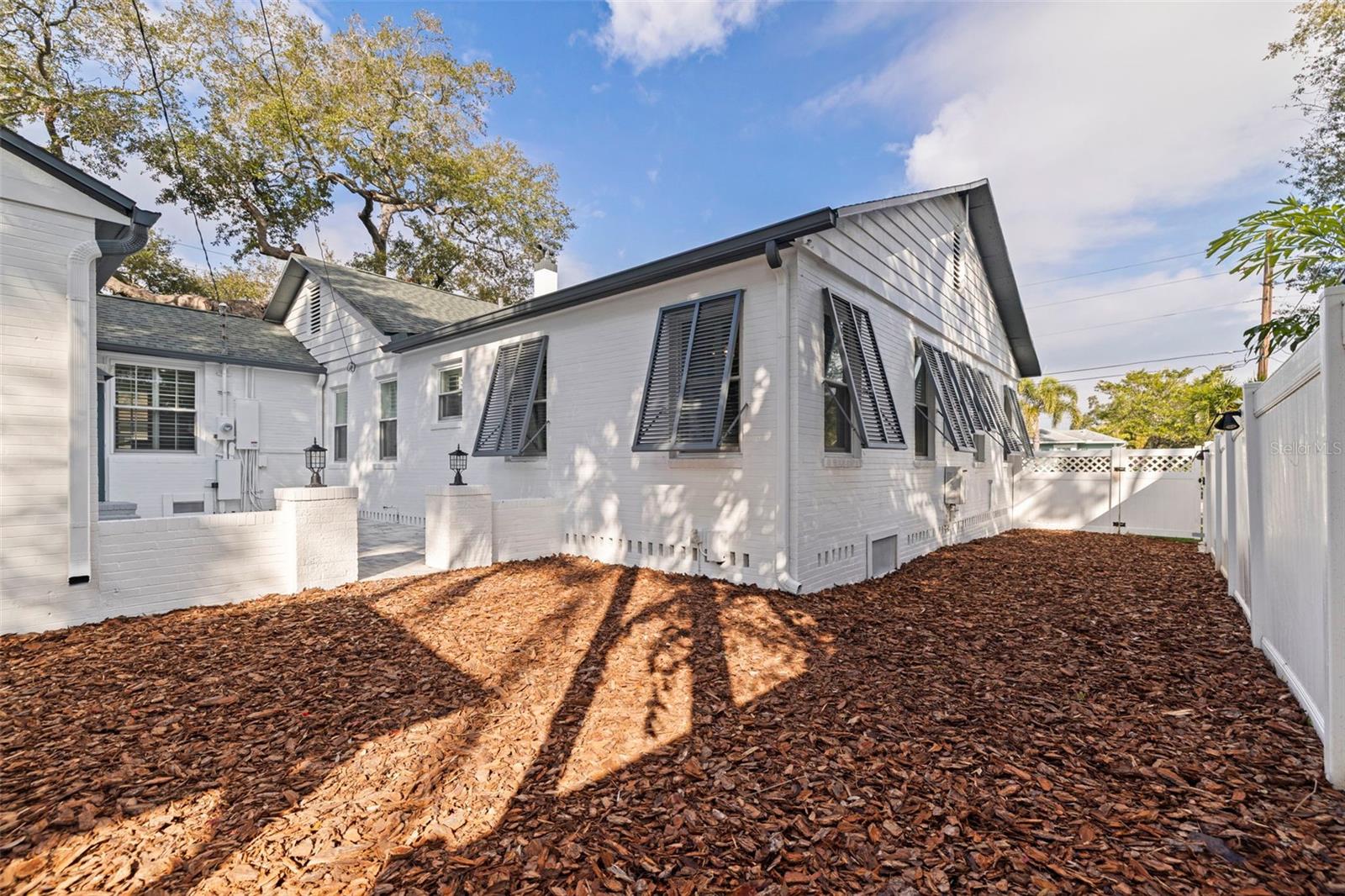 Image 39 of 54 For 106 25th Avenue Ne