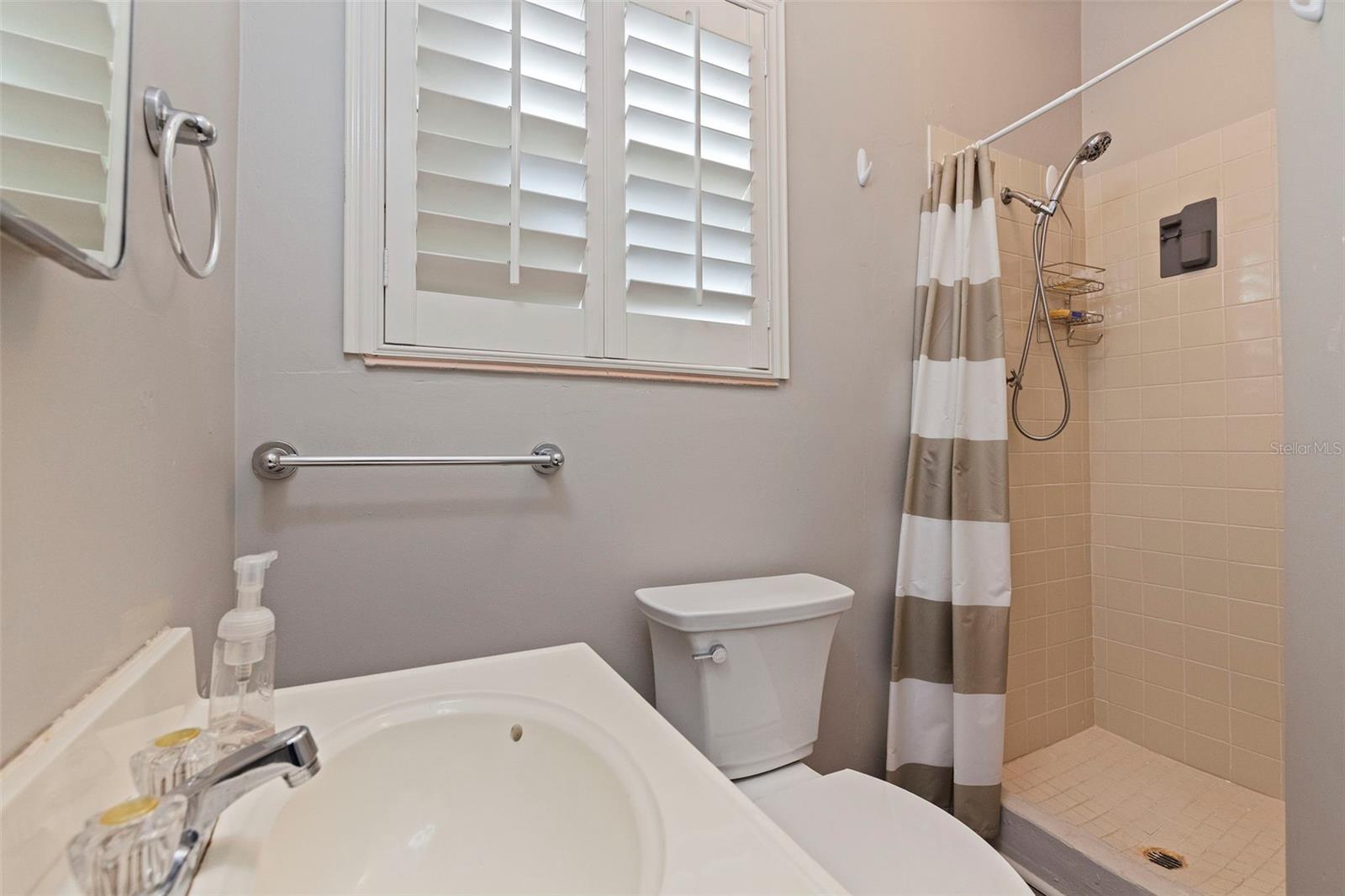 Image 42 of 54 For 106 25th Avenue Ne