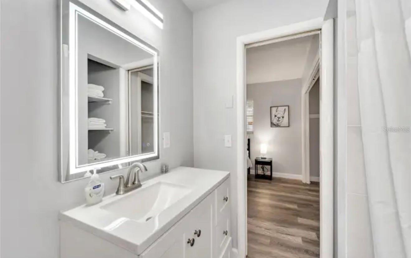 Image 6 of 29 For 4511 - 4513 Mcelroy Avenue