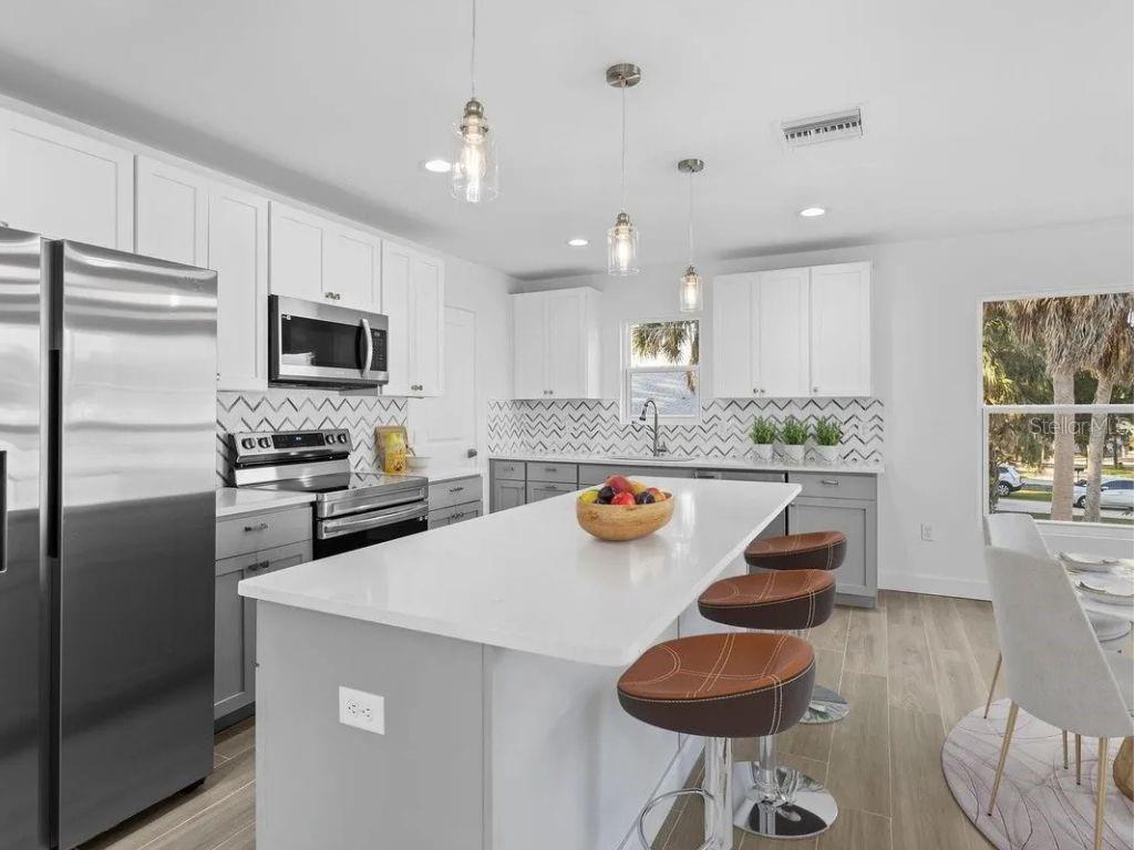 Listing photo id 2 for 6841 Oelsner Street