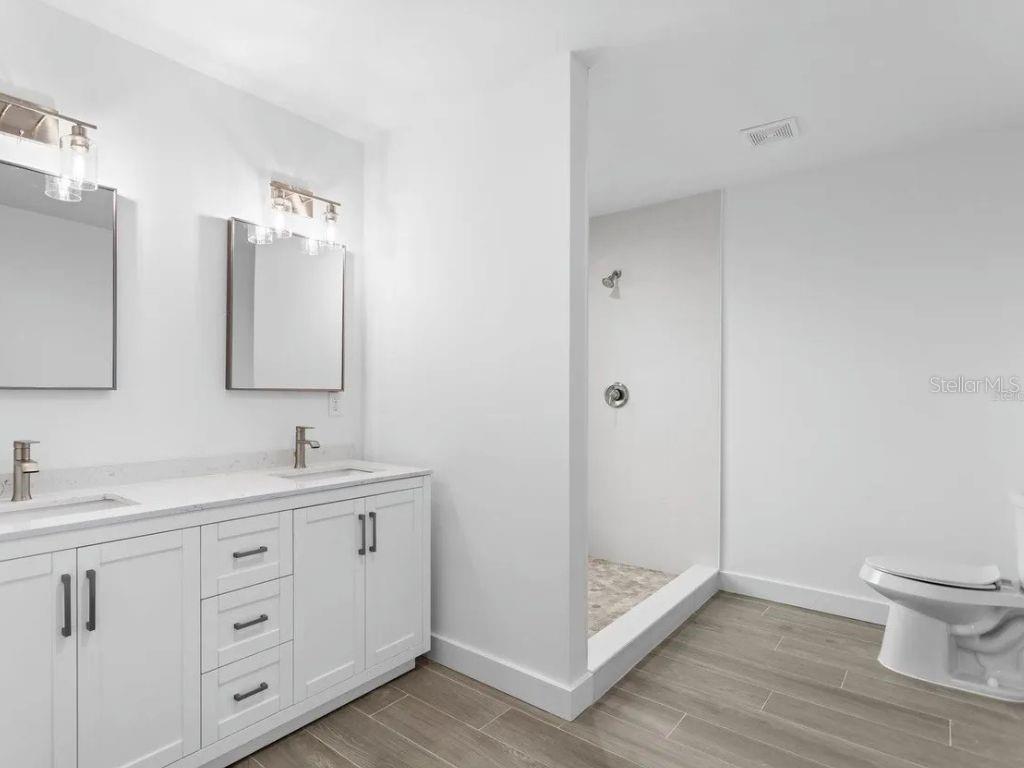 Listing photo id 5 for 6841 Oelsner Street