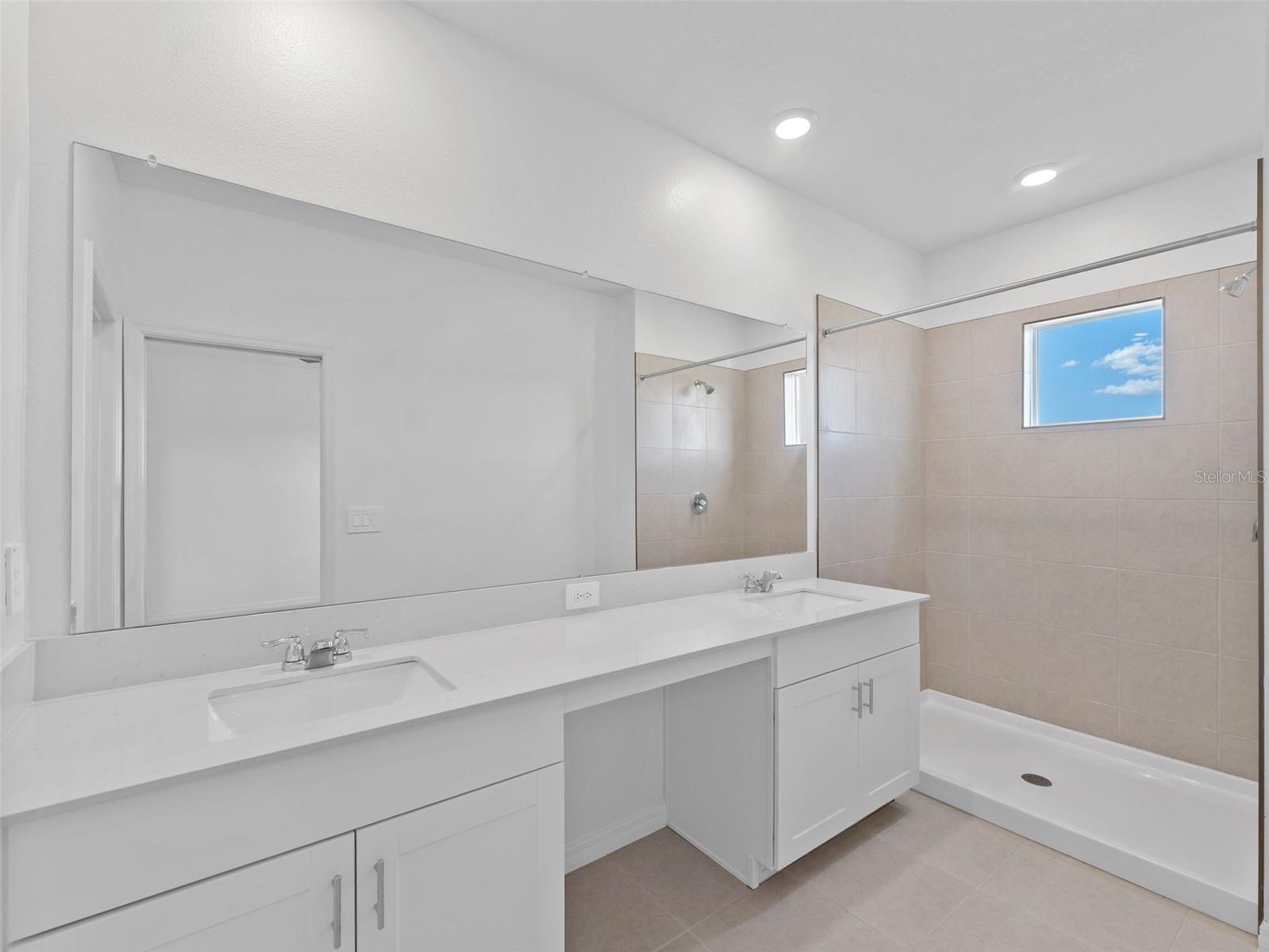 Image 18 of 33 For 3375 Lapis Lake Drive