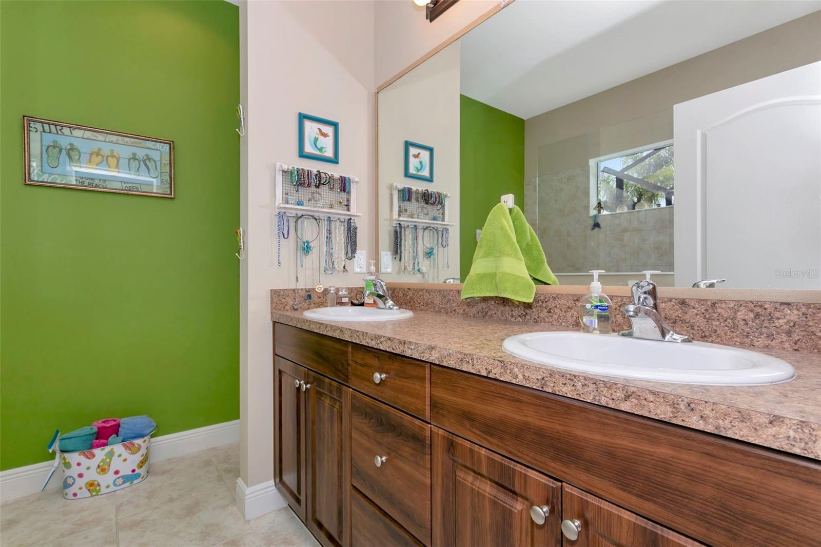 Image 16 of 37 For 11742 Forest Park Circle