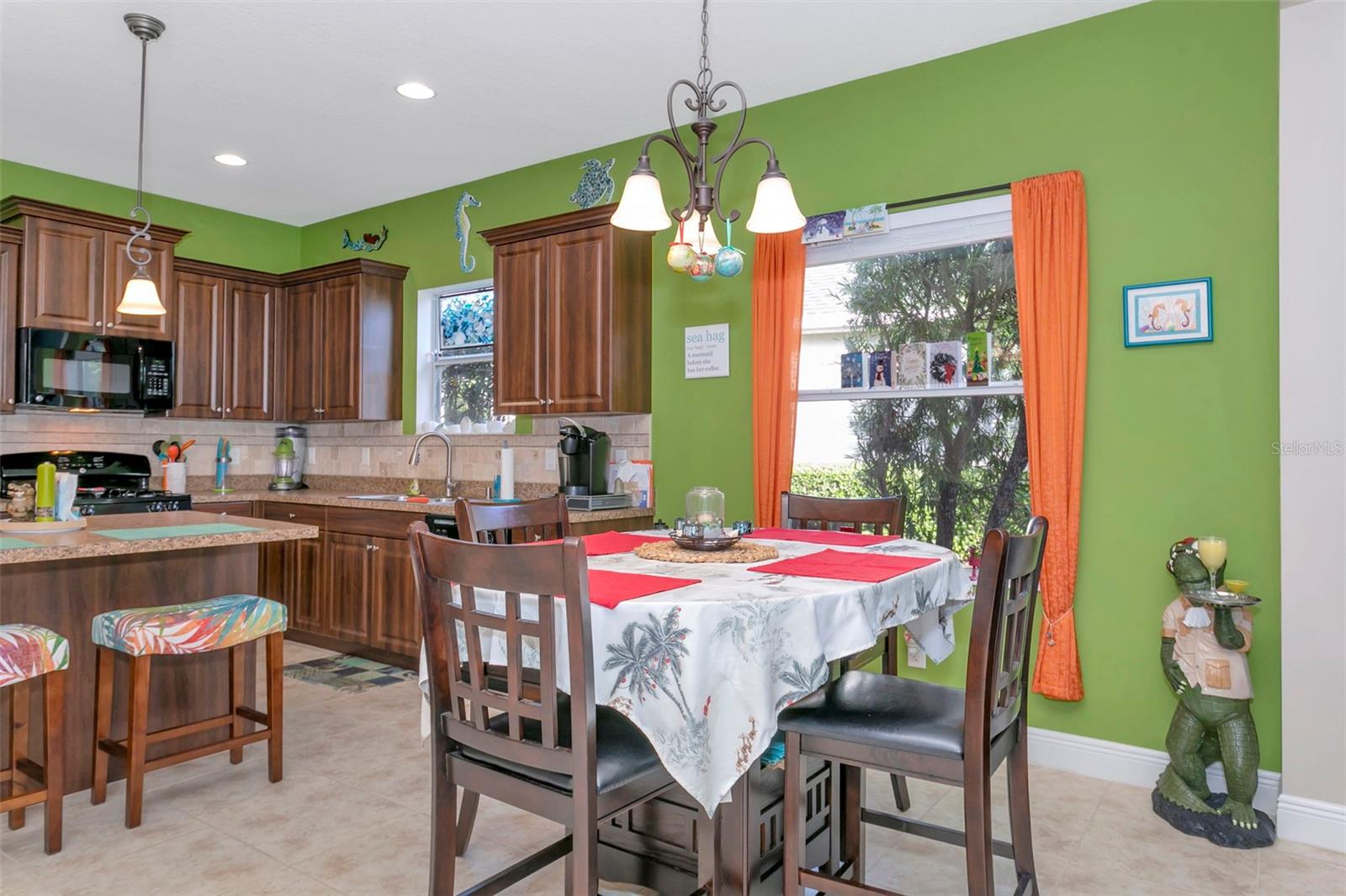 Image 6 of 37 For 11742 Forest Park Circle