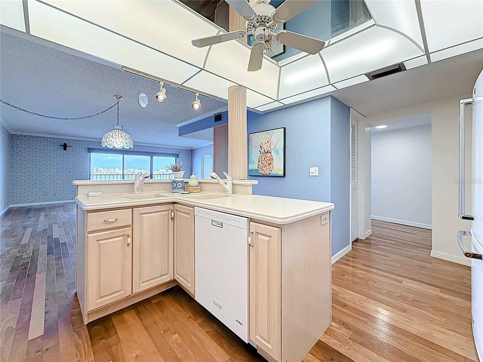 Image 11 of 52 For 55 Rogers Street 404