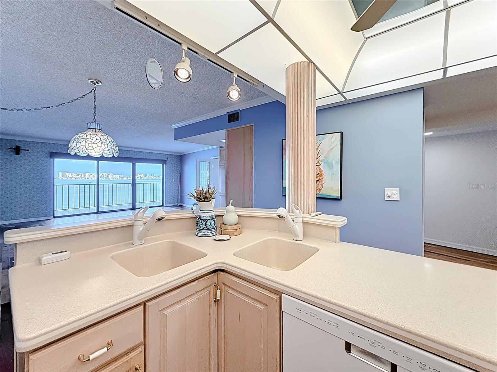 Image 12 of 52 For 55 Rogers Street 404