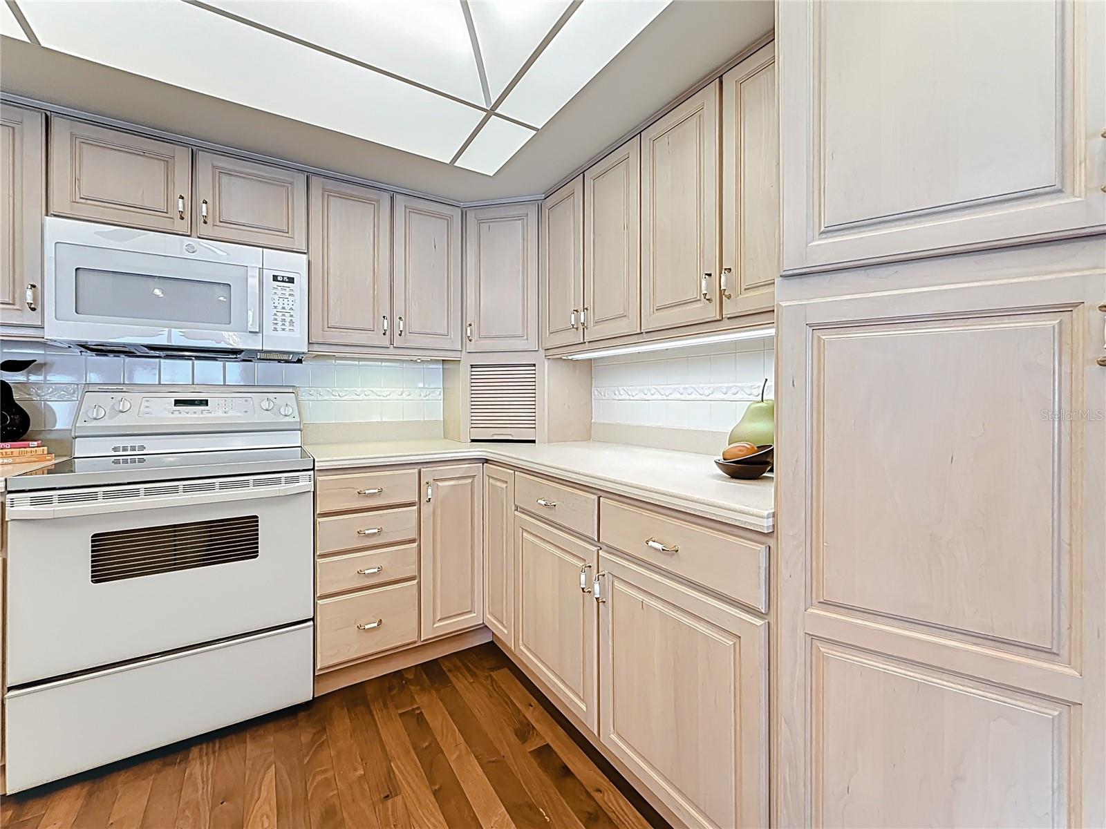 Image 14 of 52 For 55 Rogers Street 404