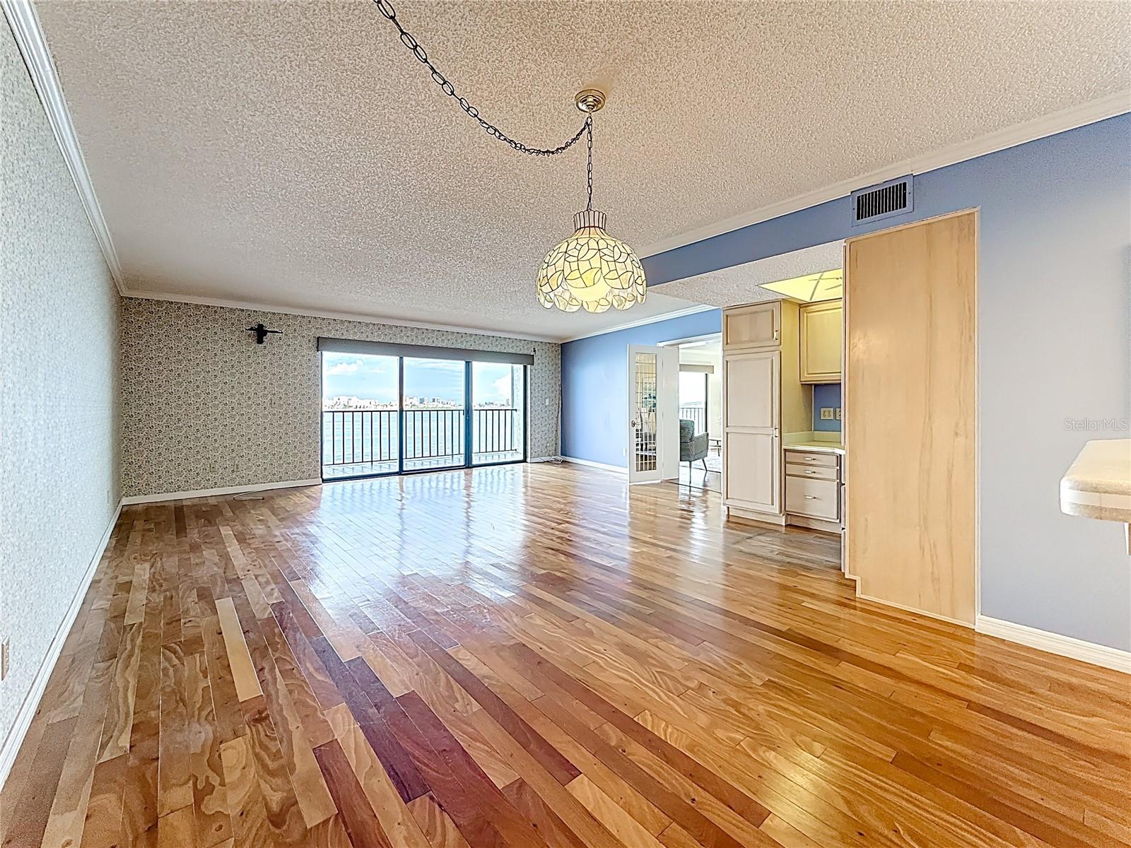 Image 17 of 52 For 55 Rogers Street 404