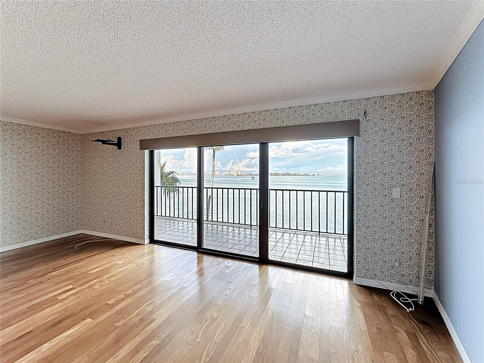 Image 19 of 52 For 55 Rogers Street 404