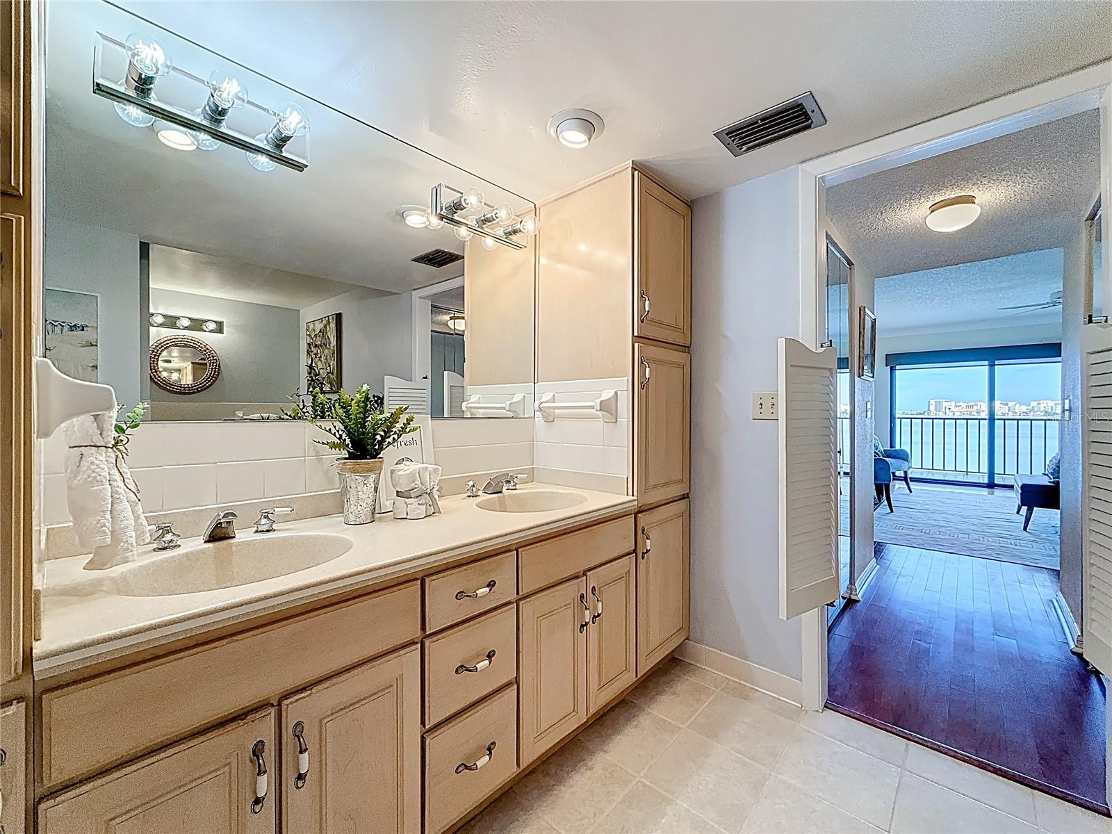 Image 28 of 52 For 55 Rogers Street 404