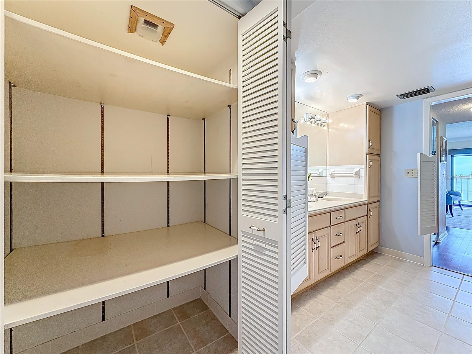 Image 31 of 52 For 55 Rogers Street 404