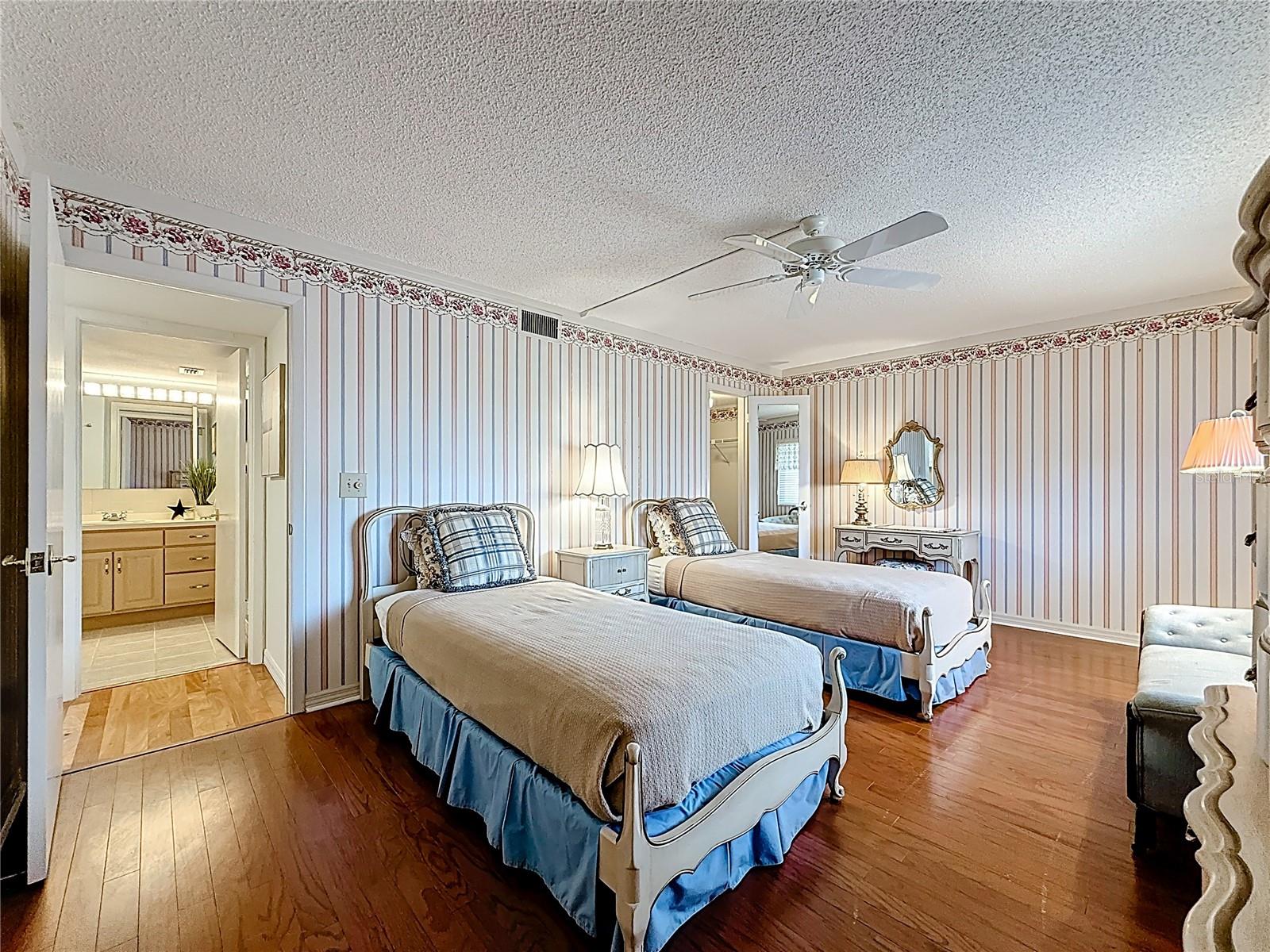 Image 32 of 52 For 55 Rogers Street 404