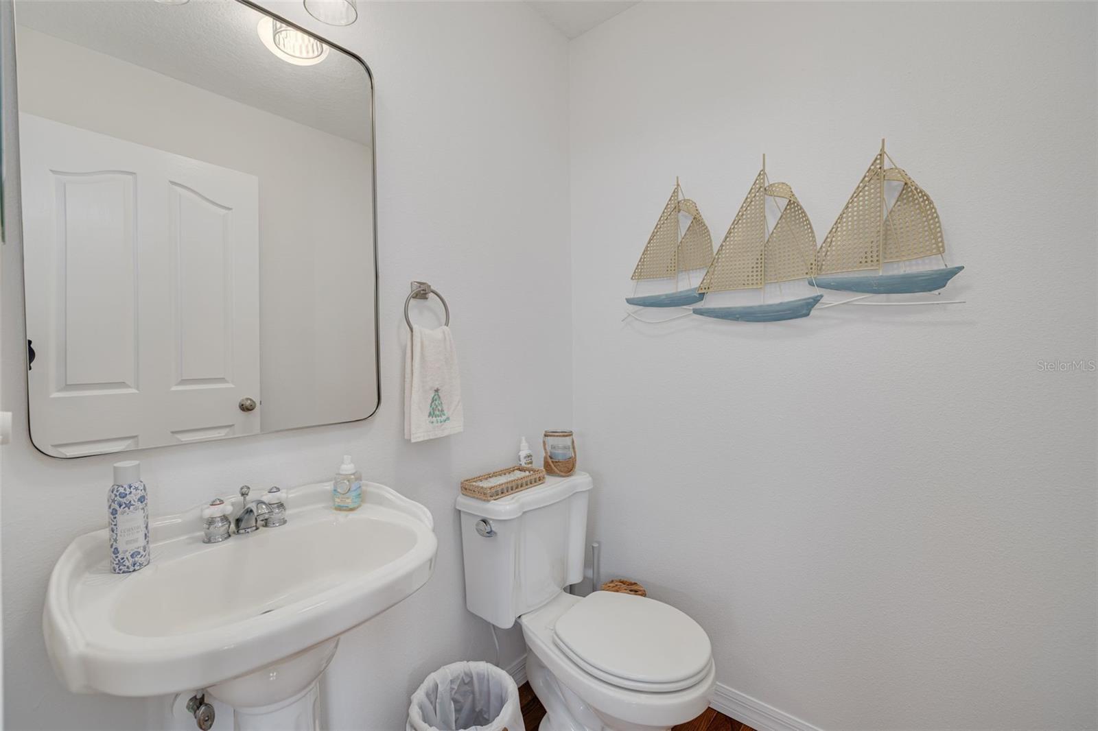 Listing photo id 28 for 4207 Des Prez Court