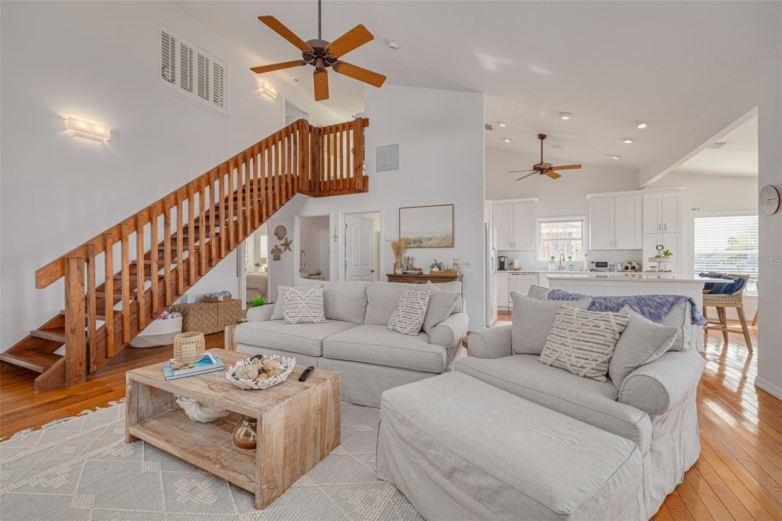 Listing photo id 5 for 4207 Des Prez Court