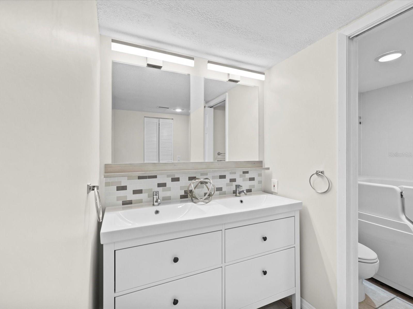 Image 10 of 28 For 2737 Enterprise Road E 111