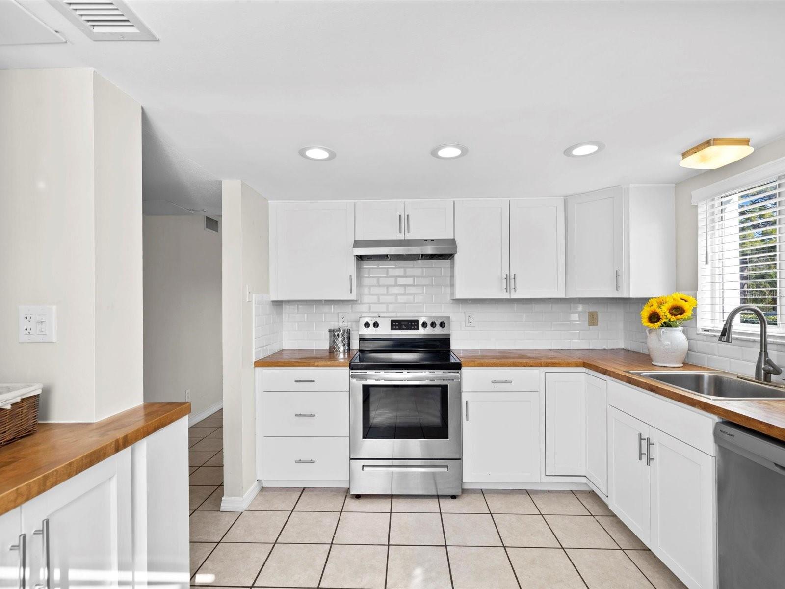 Image 21 of 28 For 2737 Enterprise Road E 111