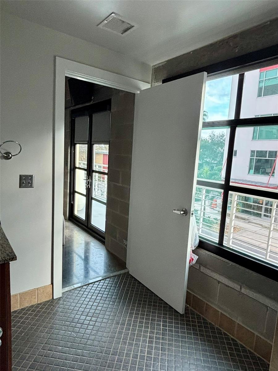 Image 21 of 25 For 1212 Whiting Street 201