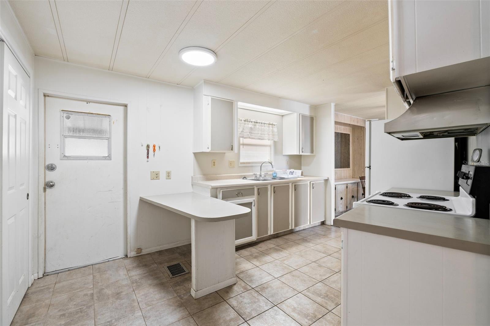 Image 6 of 29 For 12119 Bonanza Drive