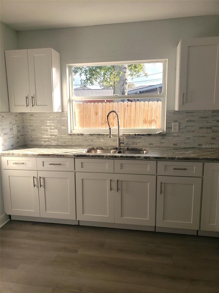 Image 9 of 22 For 1489 De Leon Street