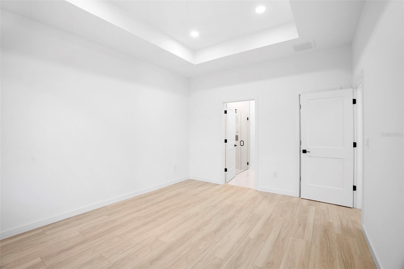 Image 15 of 33 For 3938 Ascot Drive