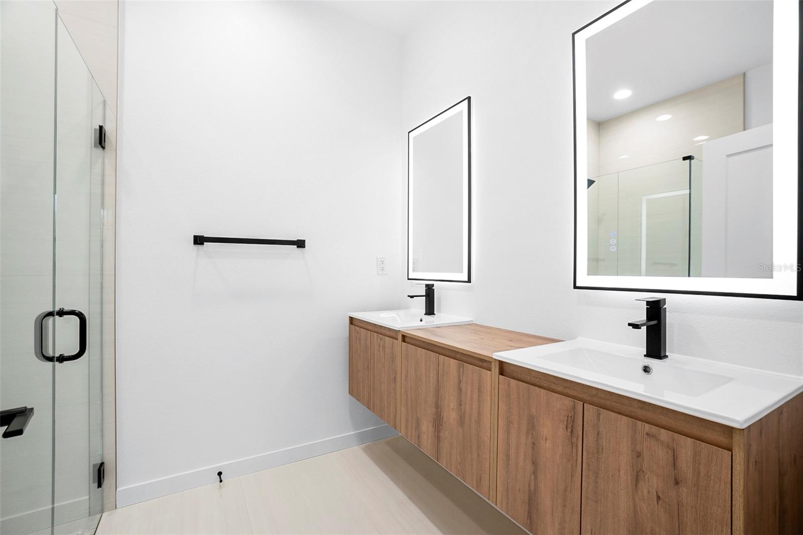 Image 17 of 33 For 3938 Ascot Drive