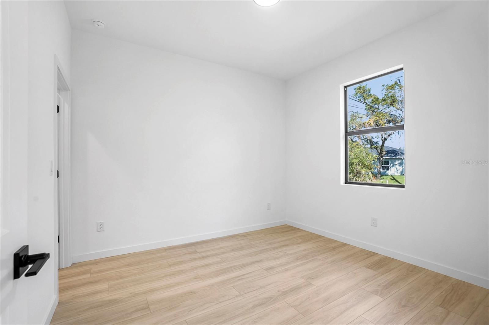 Image 24 of 33 For 3938 Ascot Drive