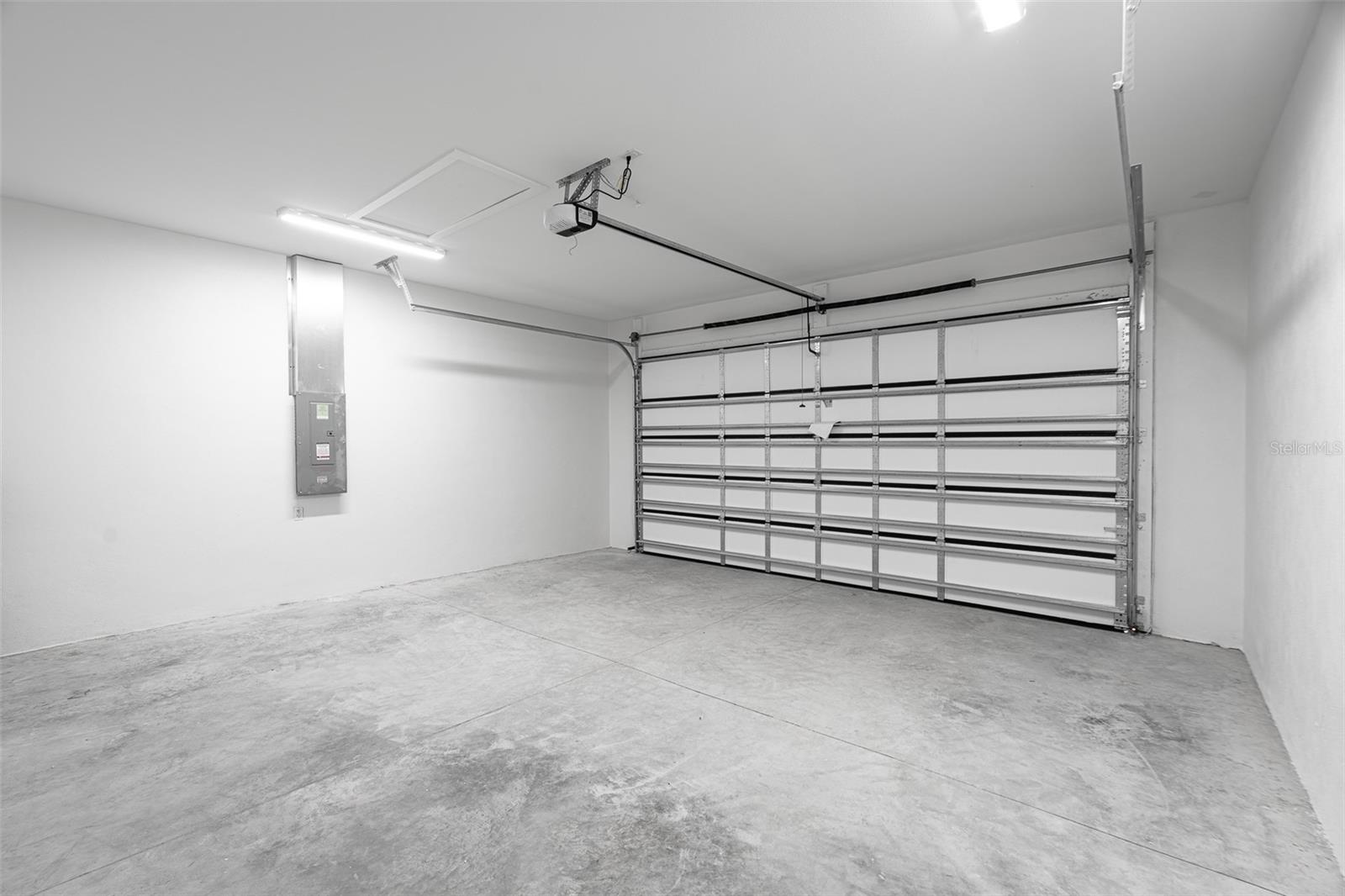 Image 28 of 33 For 3938 Ascot Drive