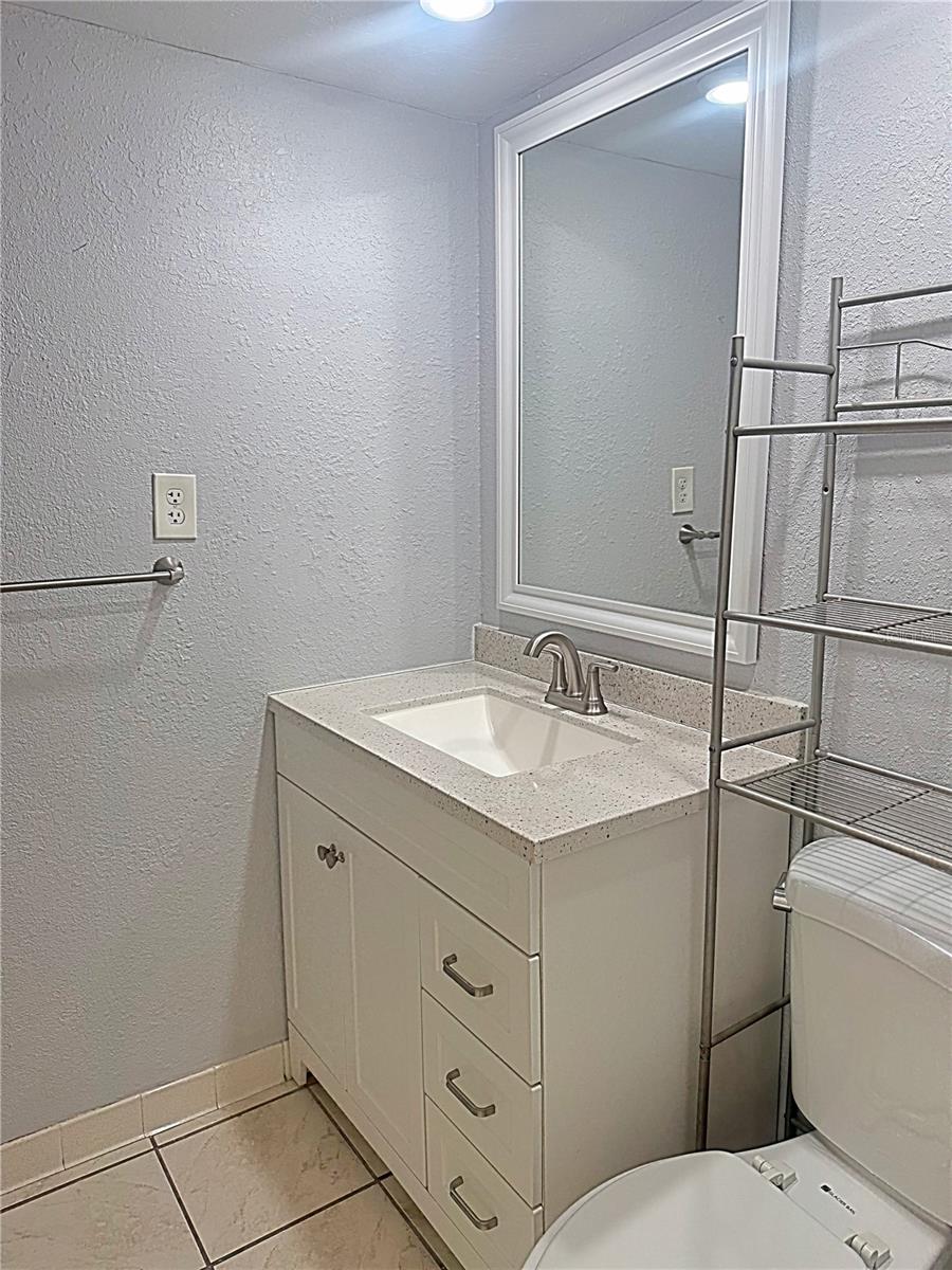 Image 13 of 49 For 660 Island Way 607