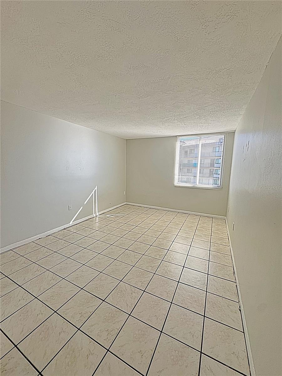 Image 17 of 49 For 660 Island Way 607