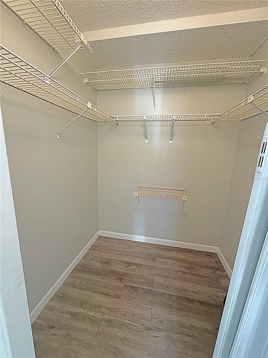 Image 18 of 49 For 660 Island Way 607